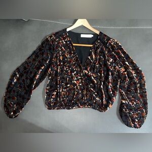 ASTR the Label Burnout Velvet Floral Blouse
Medium
Black • Rust • Gold • Navy
